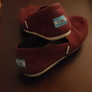 Tom's genuine canvas slip on size 7.